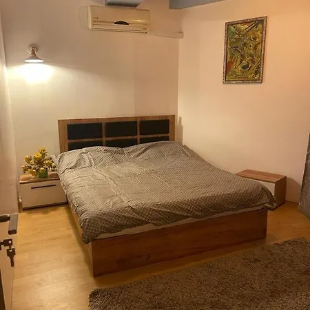 Pit Stop Summerland Apartment *